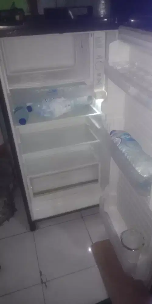 Kulkas aqua 1 pintu