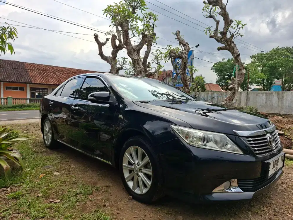 Camry 2.5V hitam A/T