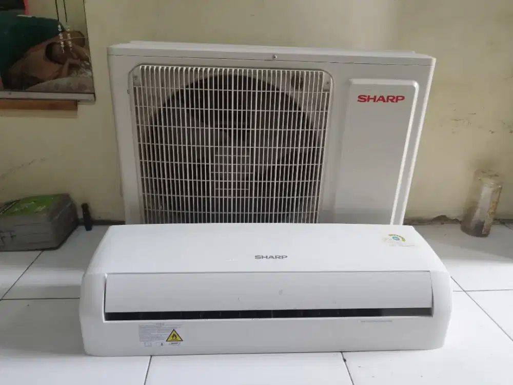 AC Sharp 1 PK  kondisi bagus