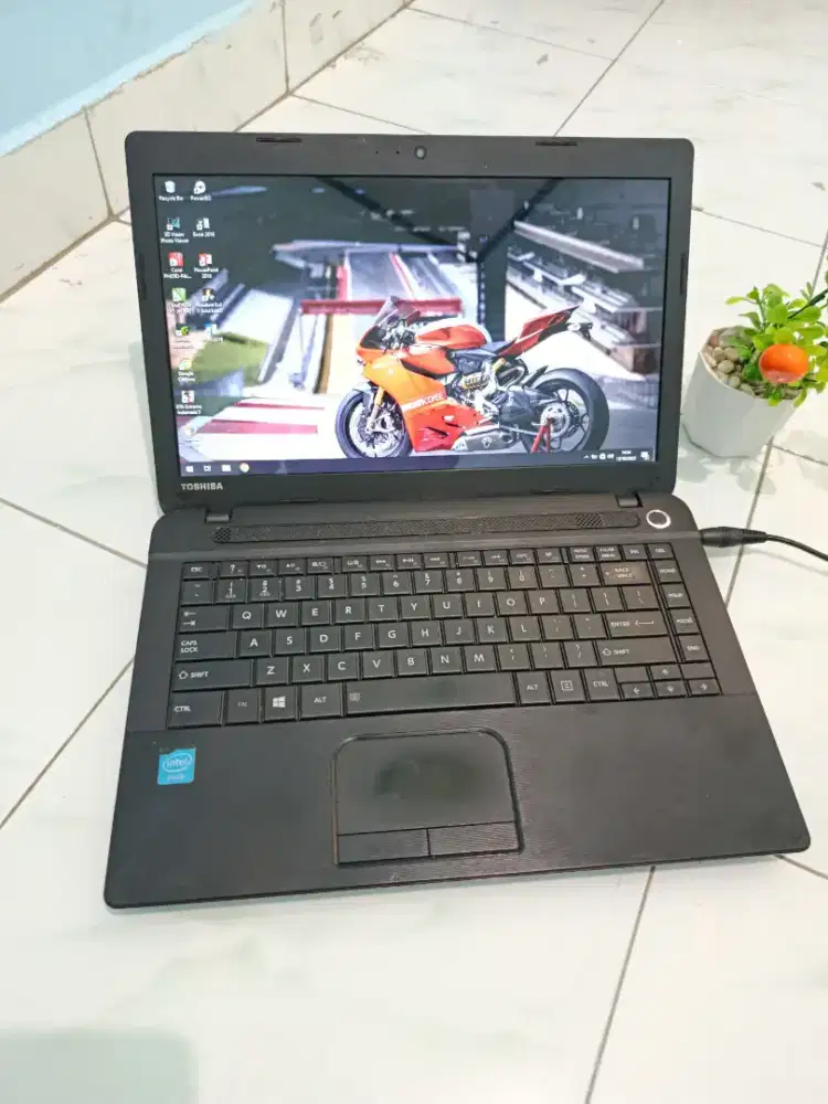 Laptop Toshiba slim ram4gb game desain no minus