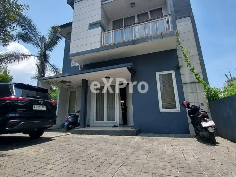 Dijual Rumah Strategis di Area Elite Cigadung Dago Bandung dkt Sekolah Salman Al Farisi