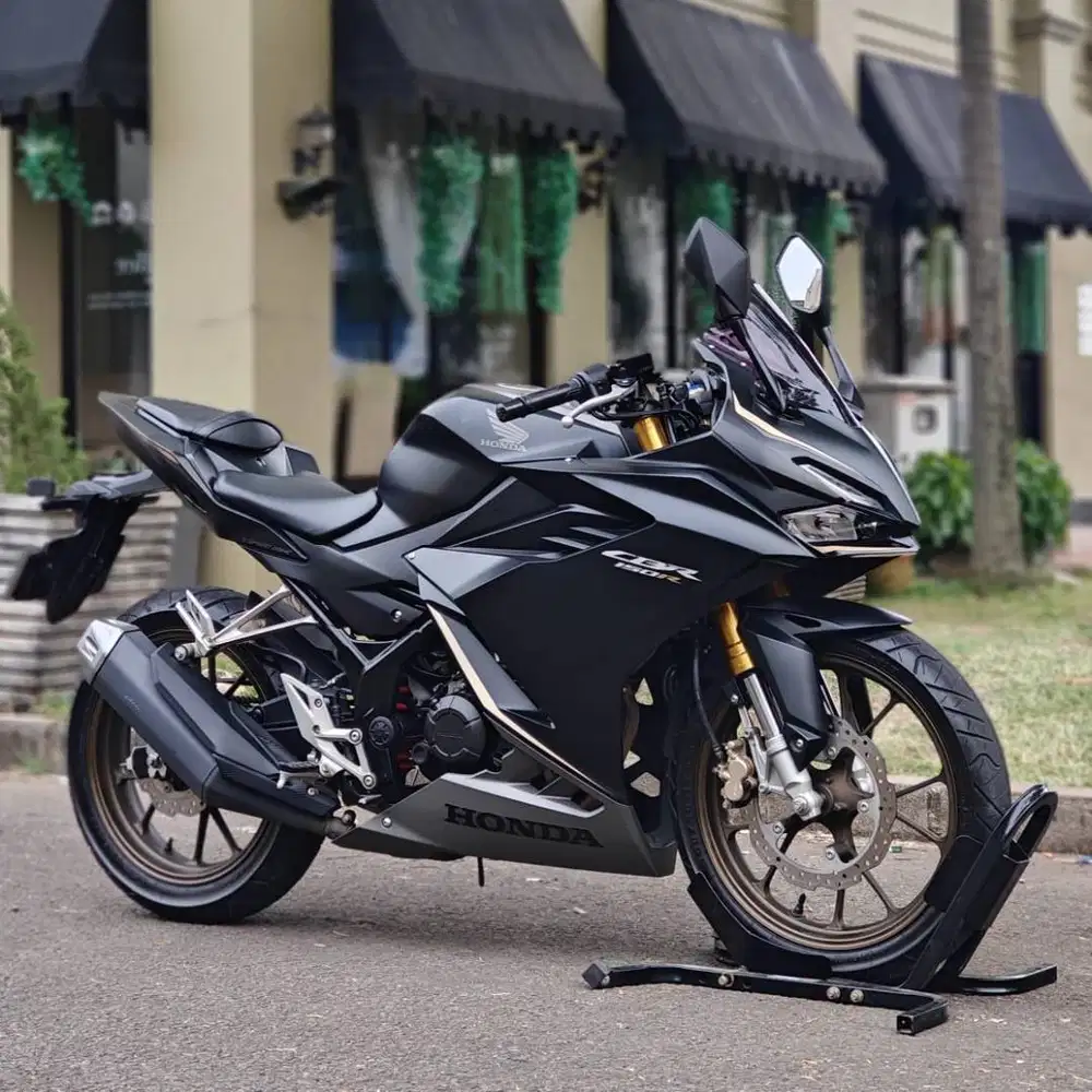 HONDA NEW CBR 150R HITAM 2023 KM 7K PAJAK PANJANG SIAP NGEBUT