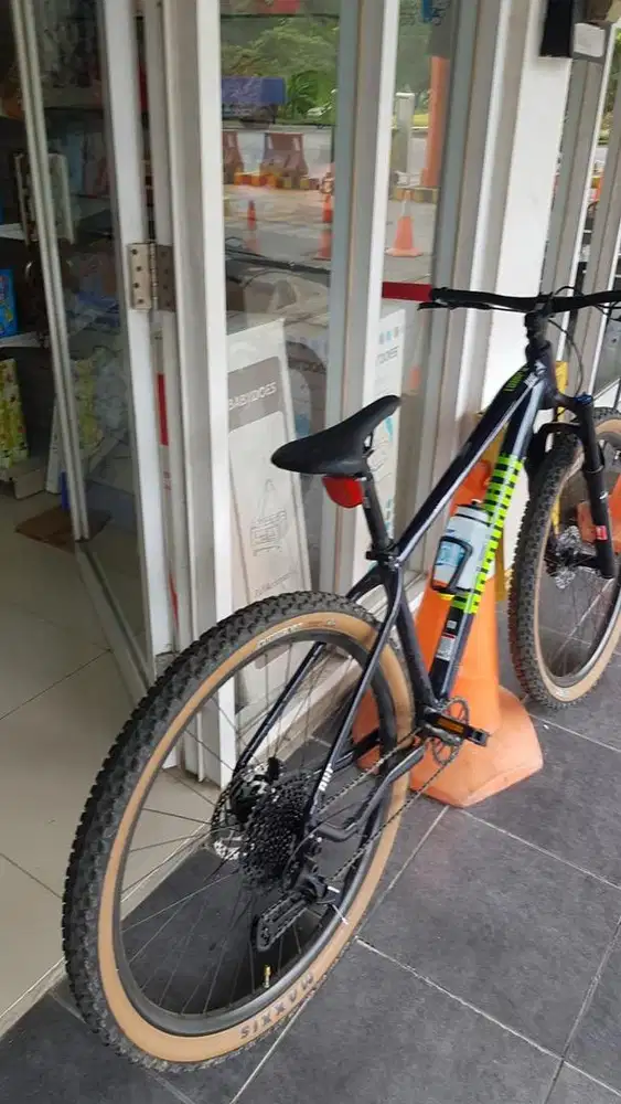Sepeda Gunung DOMINATE AXC 2 COMP R ALLOY 12 SPEED SRAM HYDRAULIC 29