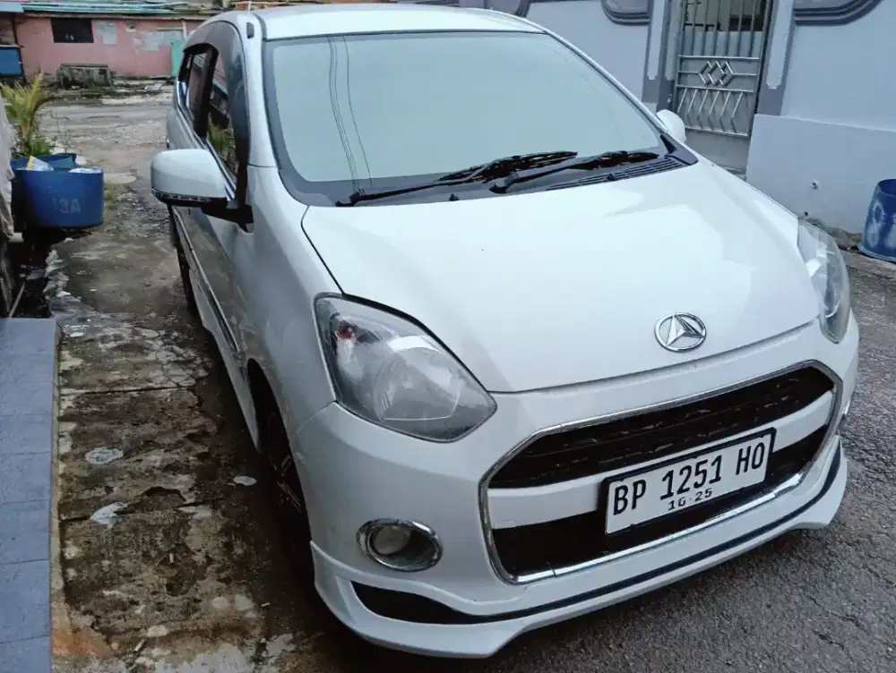Daihatshu ayla x elegan 2015