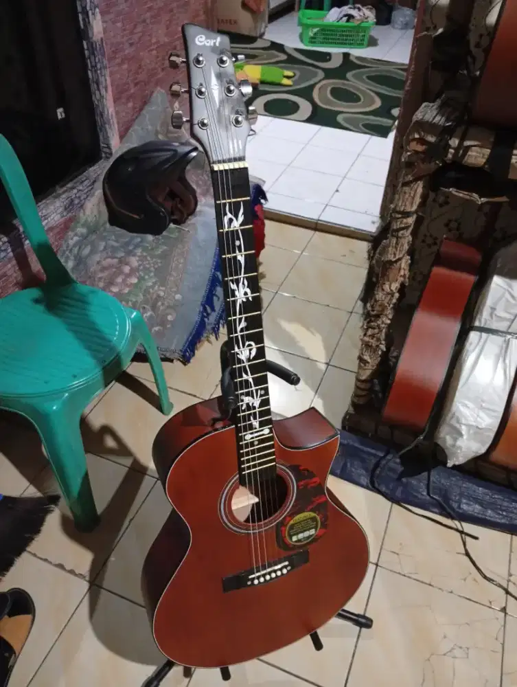 Gitar akustik cort