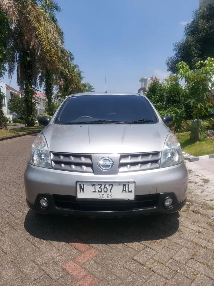 Nissan Grand livina 2010 M/T