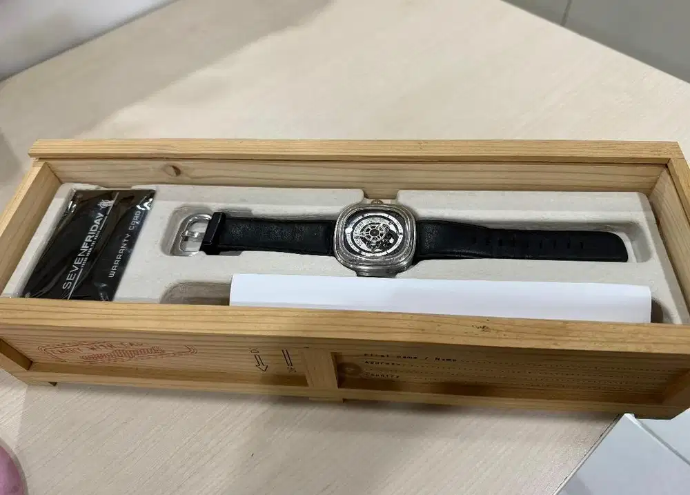 Jam Tangan Sevenfriday SF-P1B