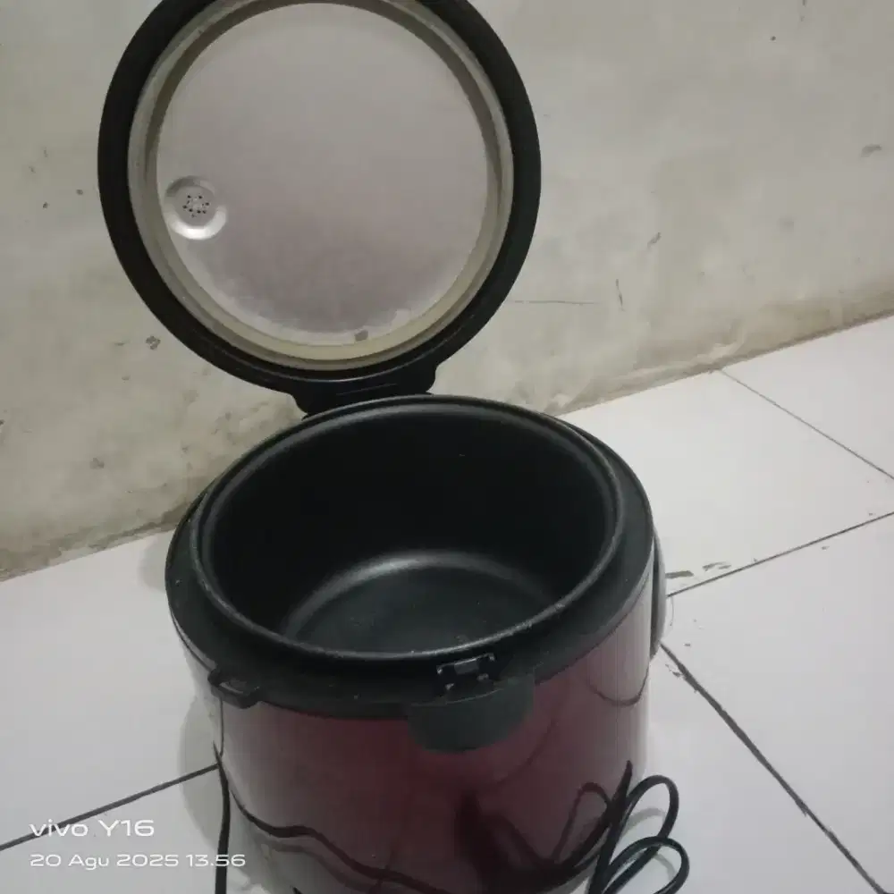 Dijual cepat. Megicom sharps hidup siap pakai. Watt listrik kecil