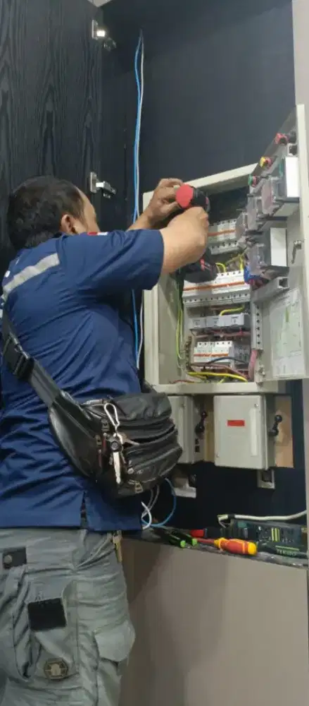 Tukang listrik panggilan 24 jam