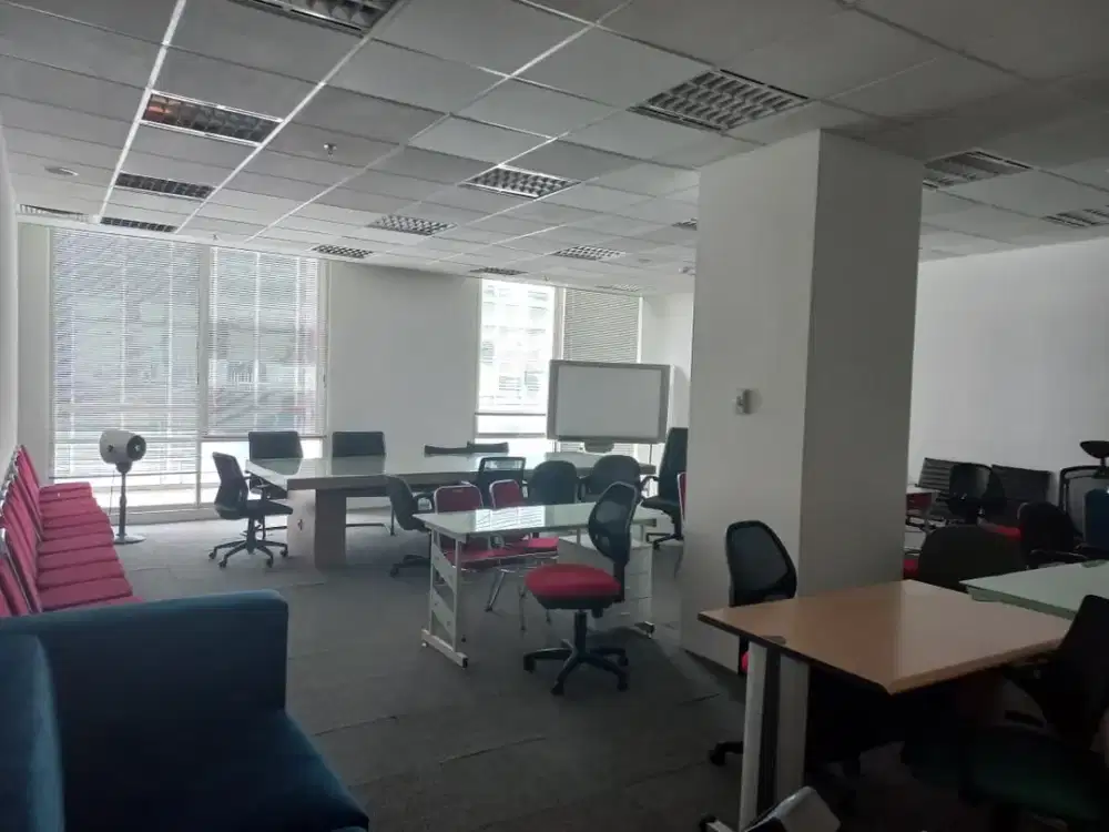 SEWA KANTOR DI JAKARTA SELATAN MEGA KUNINGAN 81M2 BARE 180K NEGO