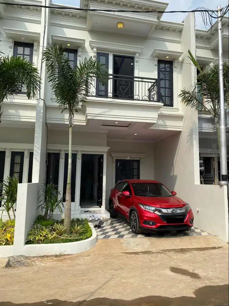 Dijual rumah mewah lokasi strategis bergaya American Clasic