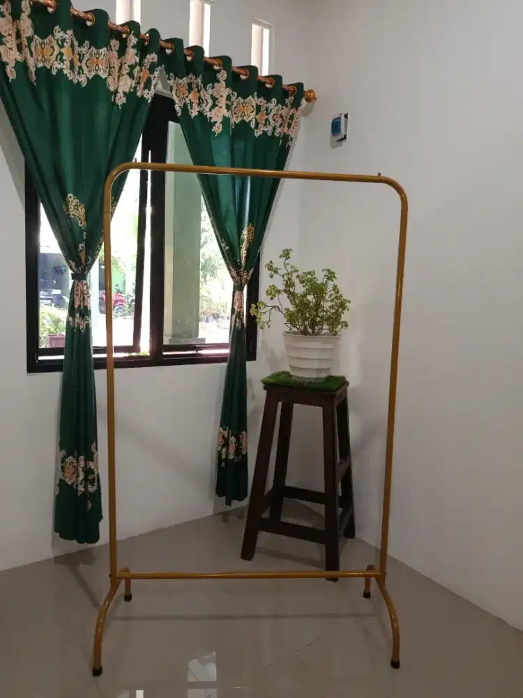 Dijual gantungan pakaian