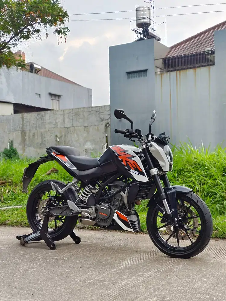 KTM DUKE 200 PUTIH 2017 KM 15K PAJAK PANJANG NO MINUS