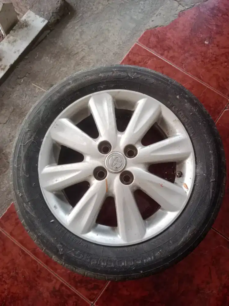 Velg dan Ban Ring 15 Original Yaris