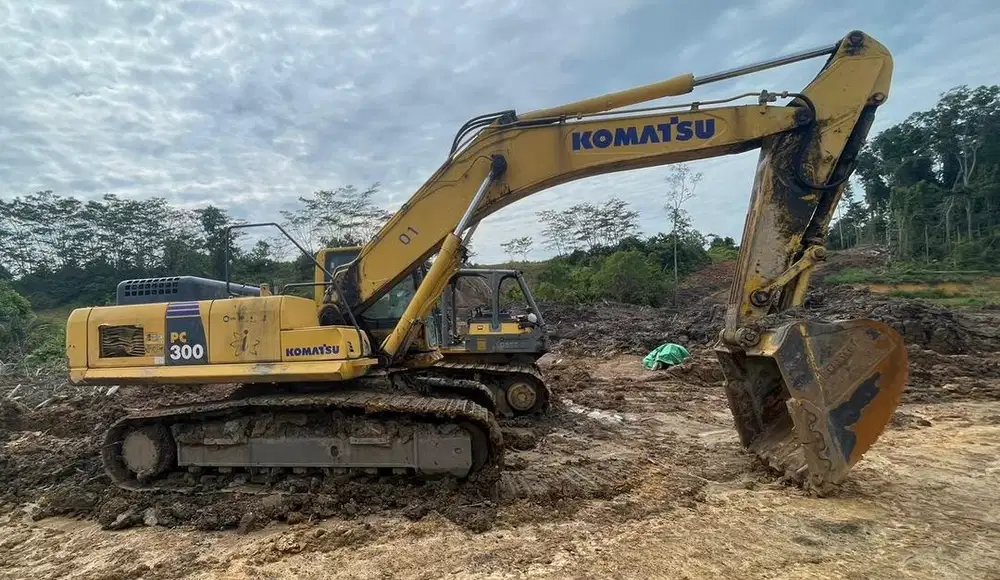 Komatsu PC 300 tahun 2022