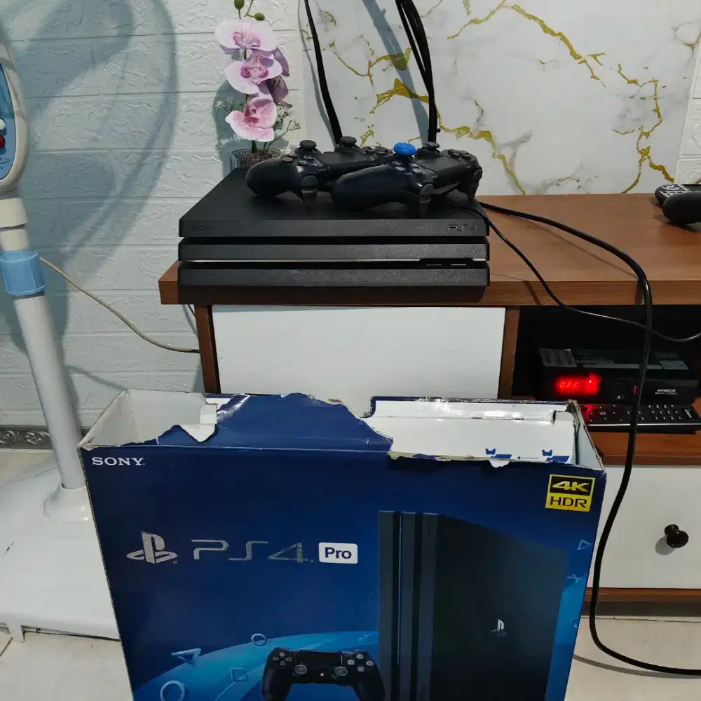 PS4 Pro 1TB CeEfWe