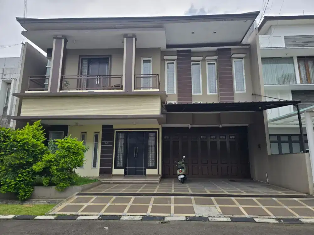 SEWA Rumah mewah strategis siap huni bagus di Mekar Wangi, Bandung