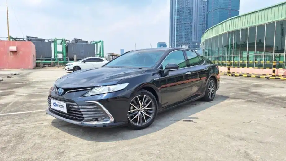Pajak Panjang - Toyota Camry 2.5 Hybrid-AT 2021