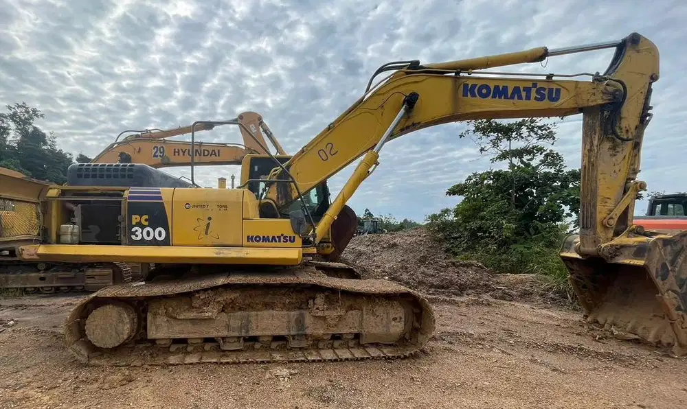 Komatsu PC 300 tahun 2022