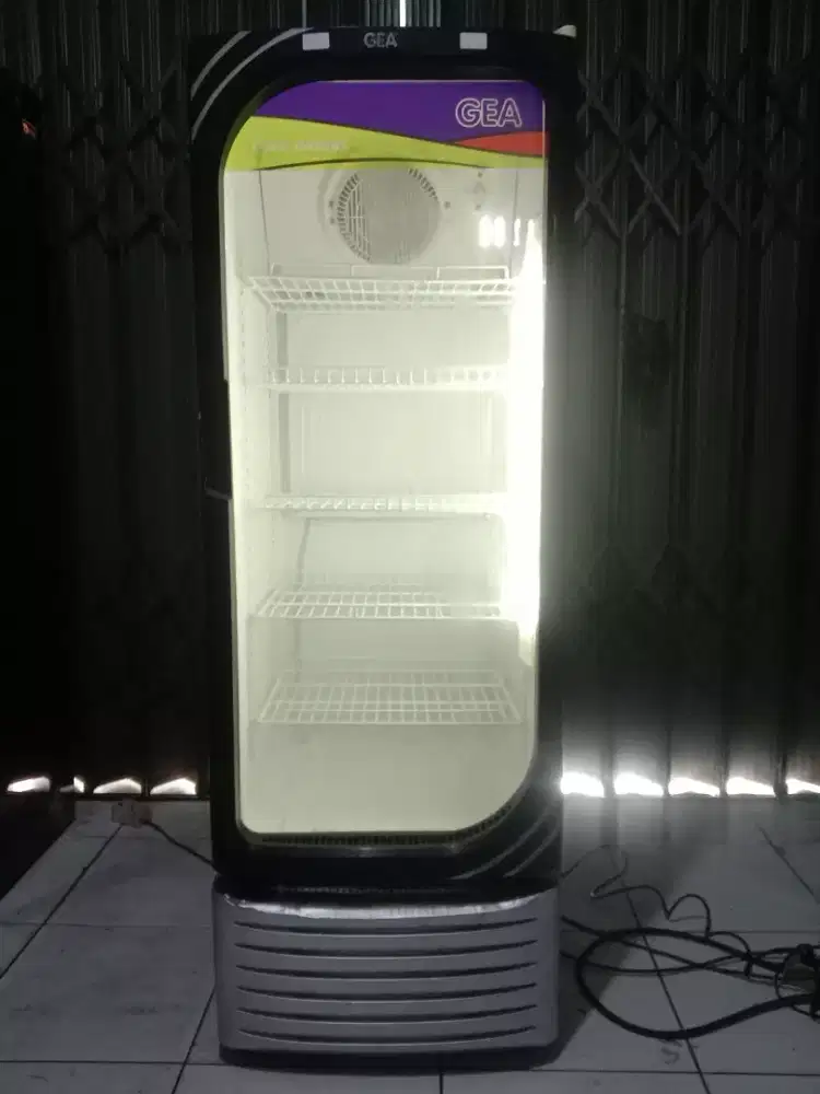 Dijual cepat Showcase 5rak Gea