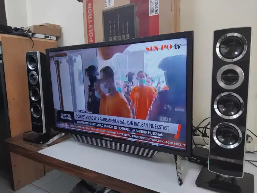 Jual cepat LED TV Polytron 32 Inch. 
Analog, HDMI, Remote, Dus.