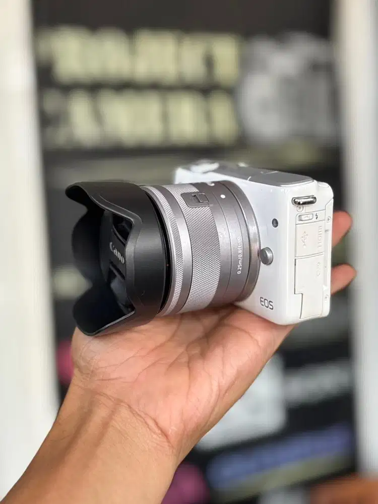 Canon M10 Kit Mulus Bonus Banyak Siap pakai