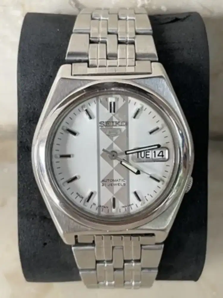 VINTAGE SEIKO 5 AUTOMATIC DAY
