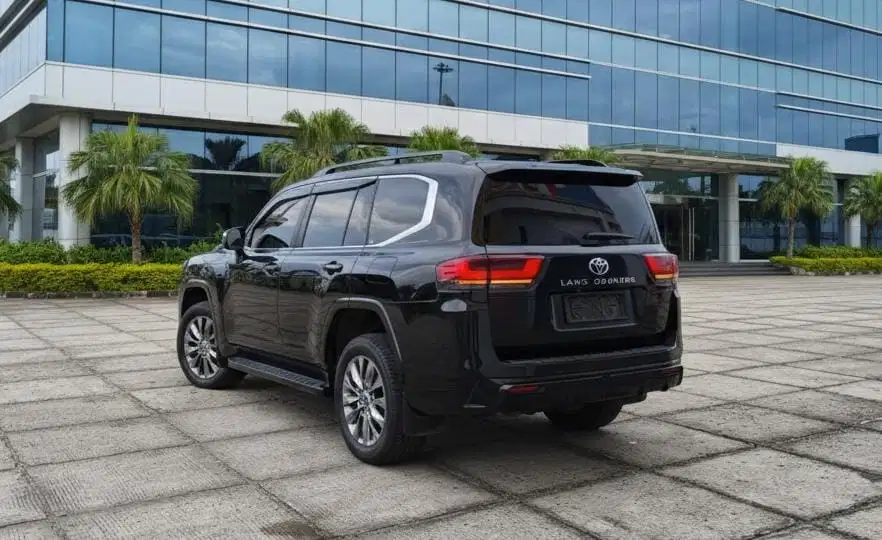 Toyota Land Cruiser 2023 Bensin