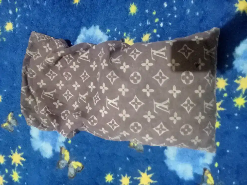 Di jual 10 buah bantal kepala bekas murah aja isi bisa dacron dlm nya