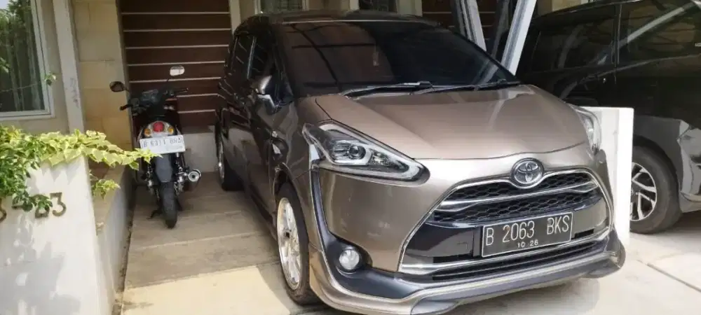 DIJUAL TOYOTA SIENTA Q 2016 COKLAT