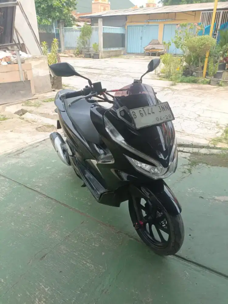 Honda PCX 150 hitam cbs