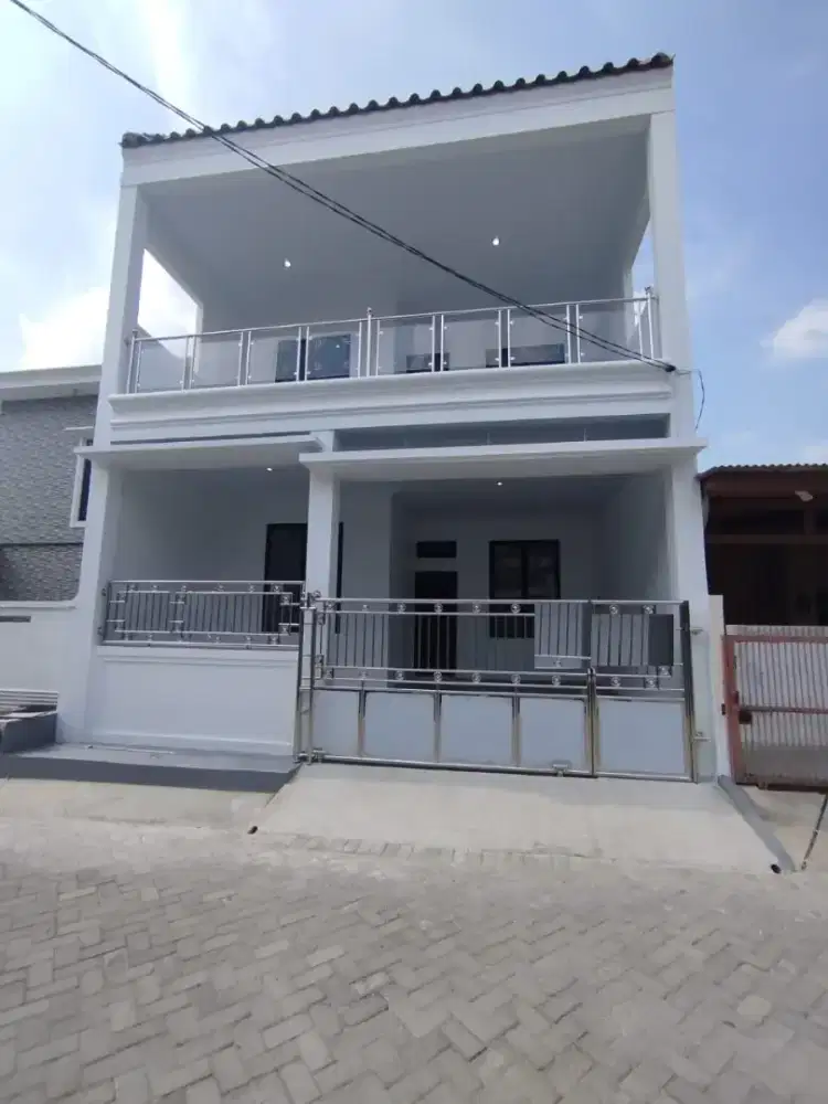 Rumah luas dua lantai perumahan harapan indah bekasi