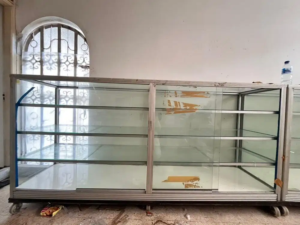 Etalase untuk jualan ukuran 3 meter area bandung timur