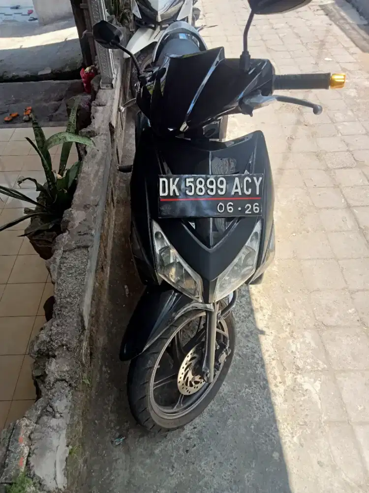 Jual motor Vario karbu warna hitam tahun 2013