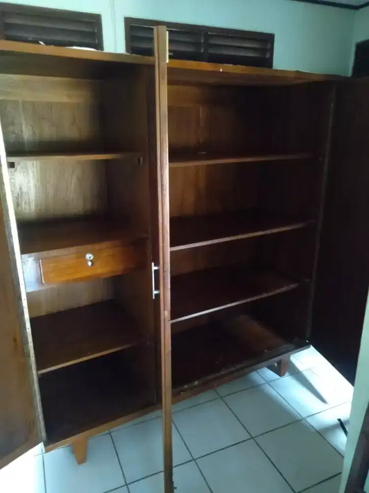 Dijual lemari pakaian