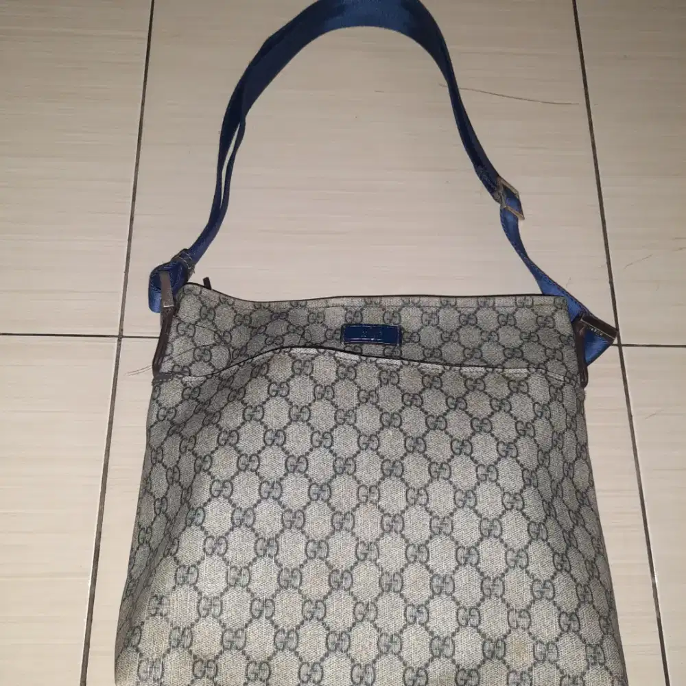 GUCCI Sling Bag