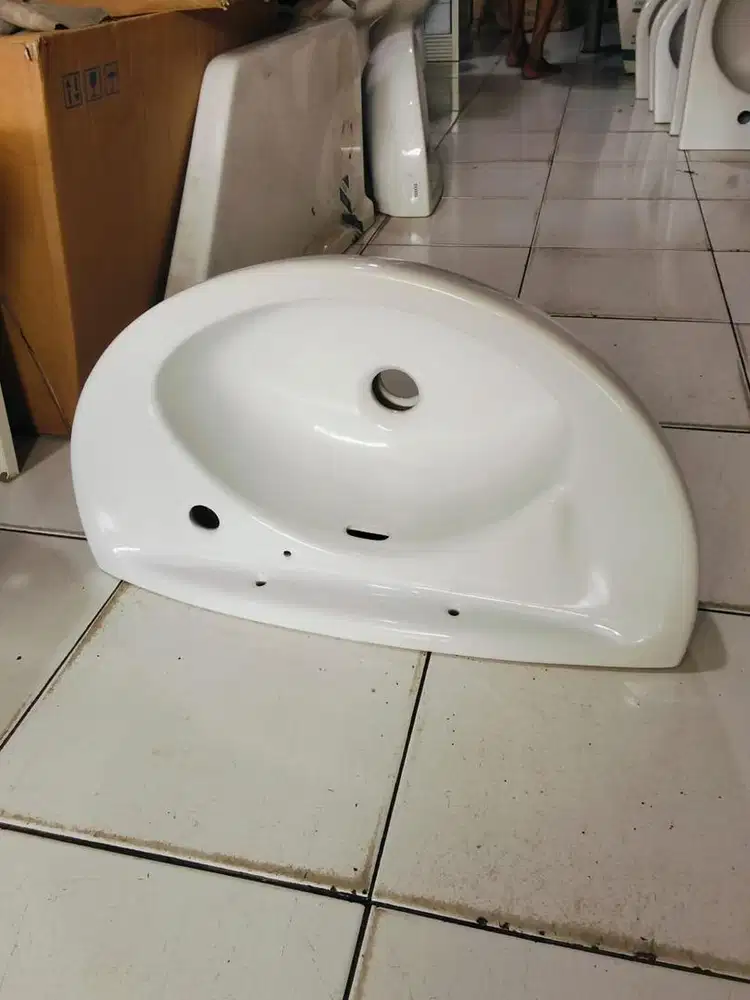 Wastafel toto Oval putih
