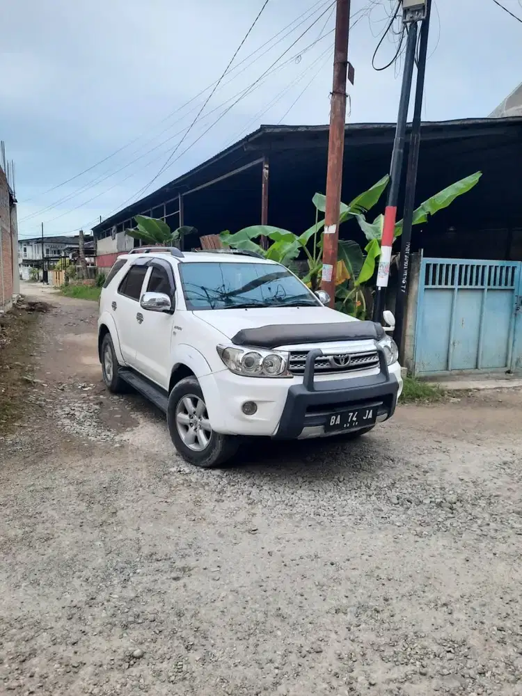 Toyota Fortuner 2.7 G Luxury AT 2011 Putih — Kondisi Istimewa & Siap P
