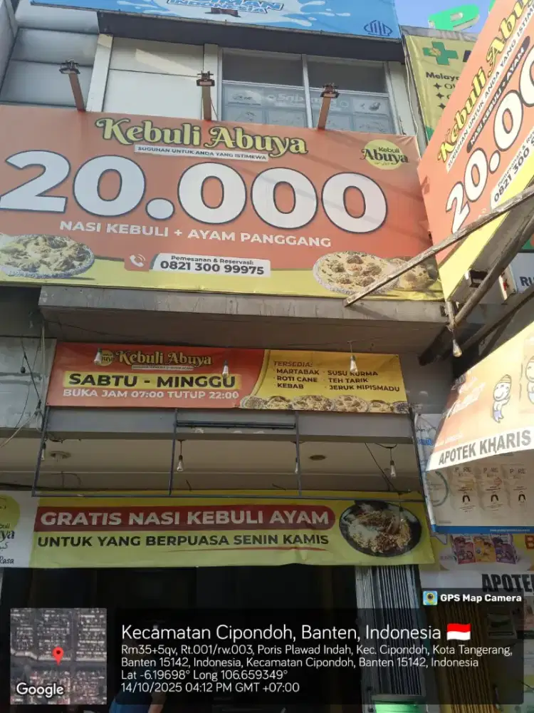 Waiters outlet nasi kebuli