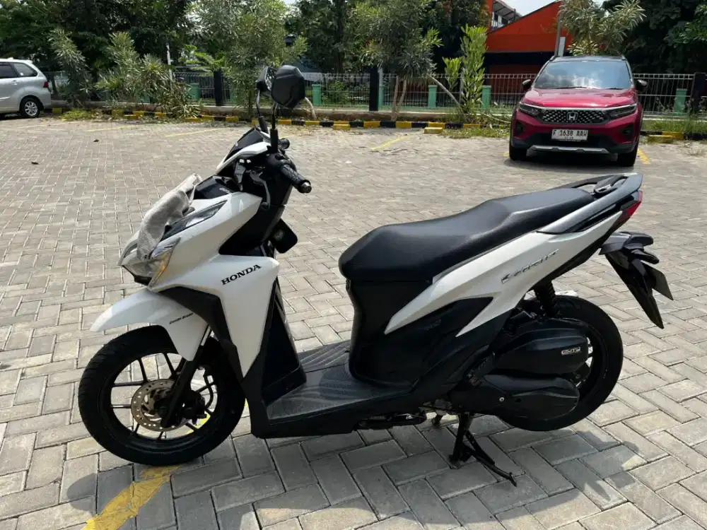 Honda Vario 125 Putih Mutiara 2022