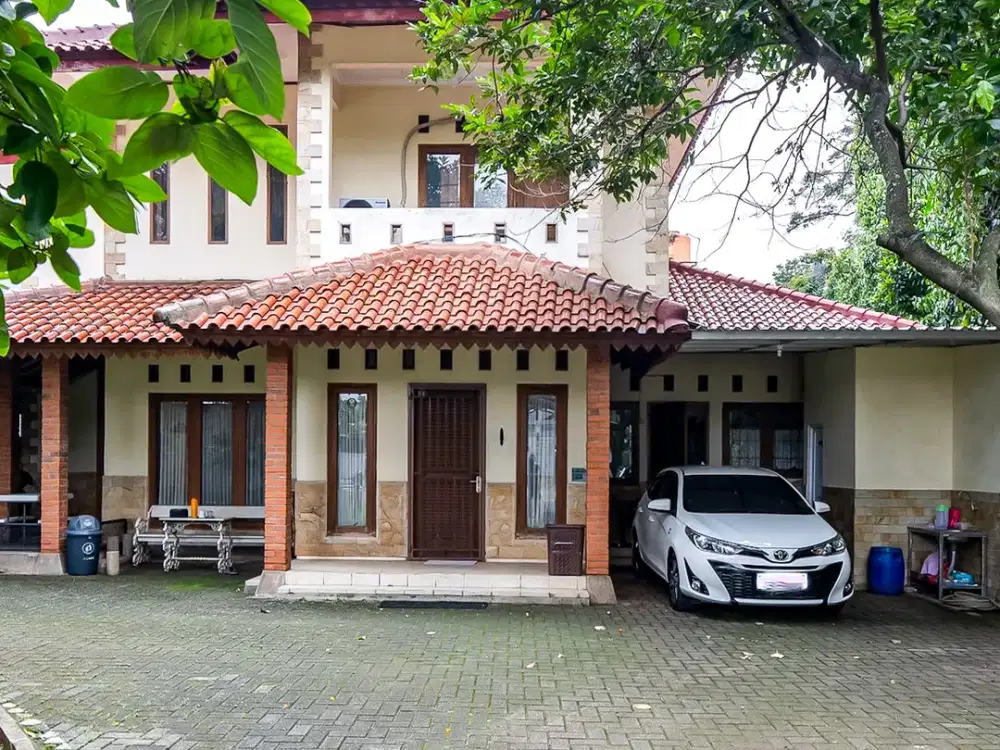 Di jual tanah bonus rumah di jalan M Kahfi Jagakarsa Jaksel .