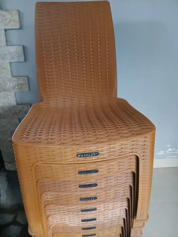 Kursi plastik napolly bekas