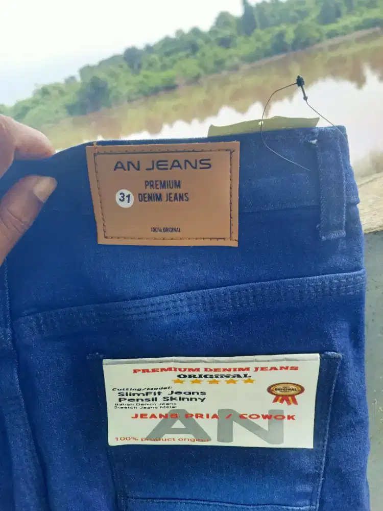 Di jual sepatu semua bekas ,celana jeans baru ukuran 31, bekas 32,34