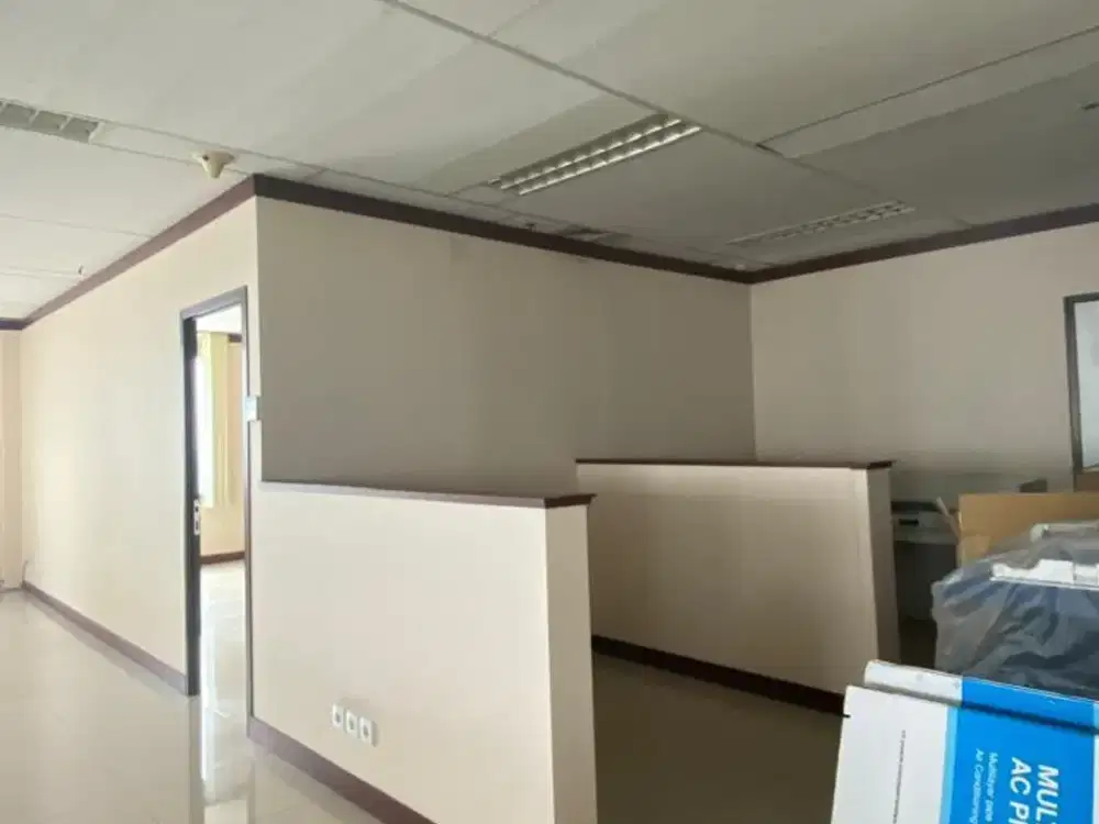 SEWA KANTOR DI JAKARTA PUSAT SUDIRMAN 1210M2 FITTED180K NEGO