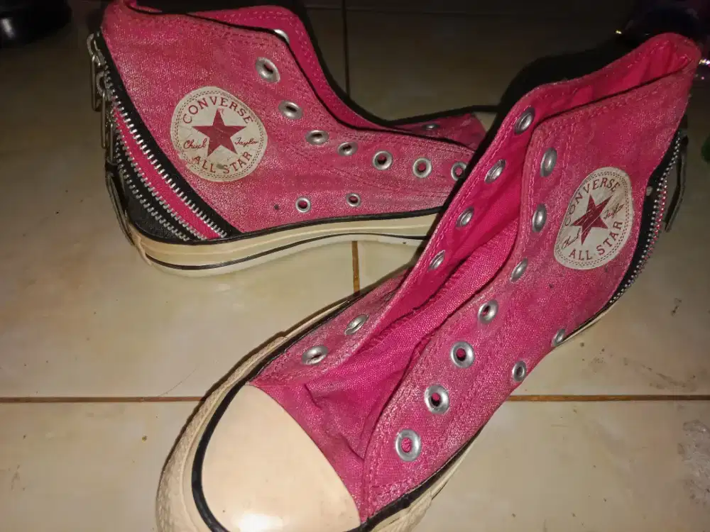 Di jual sepatu converse pink ori