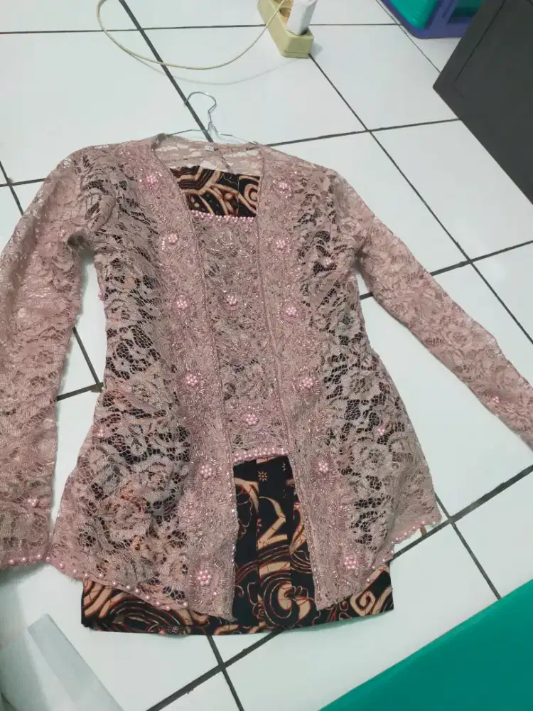 Kebaya untuk wisuda