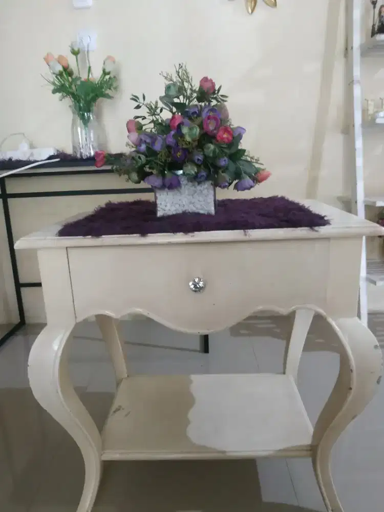 Dijual Meja estetik model eropa