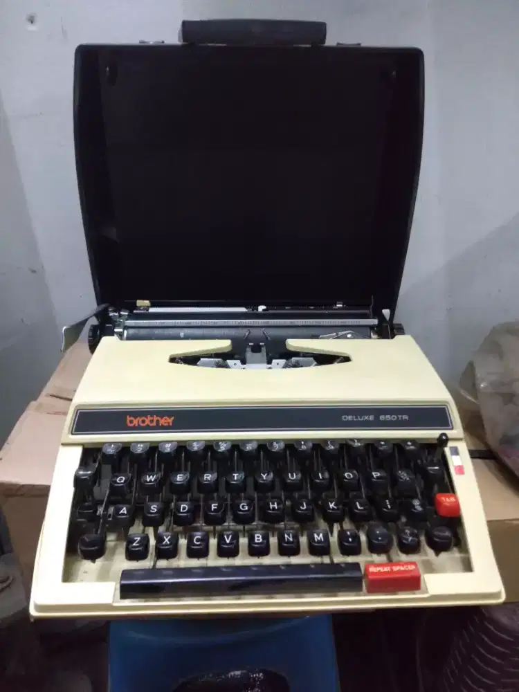 Dijual mesin tik jadul Brother Deluxe 650TR