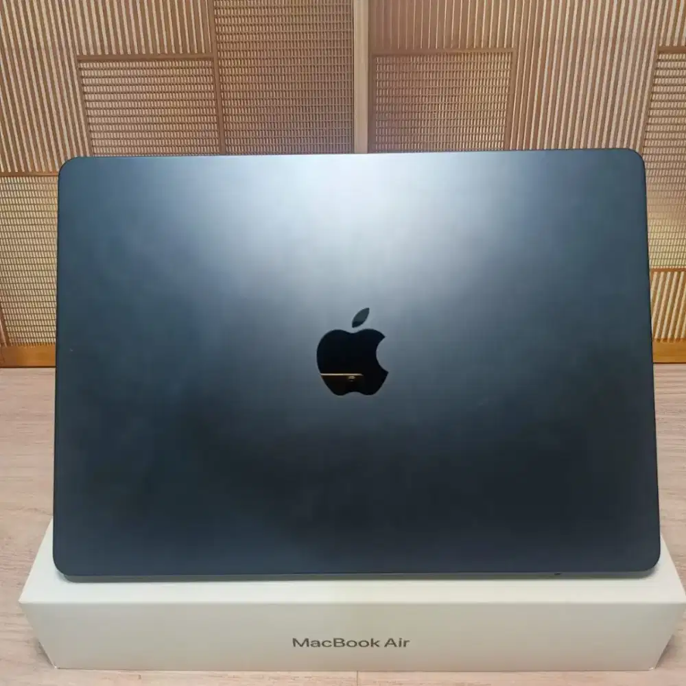 Macbook air m3 garansi resmi aktif ram 16gb ssd 256gb