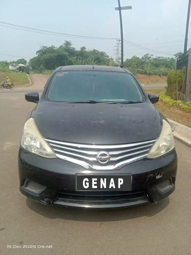 Grand Livina Tahun 2014 Hitam